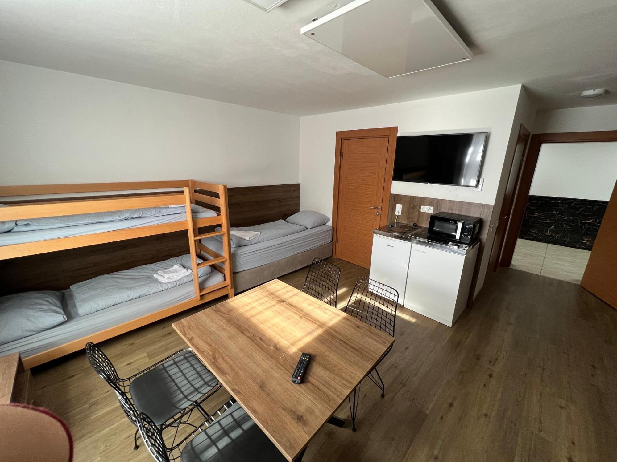 F Hotel 24H Check-In Hörsching 외부 사진